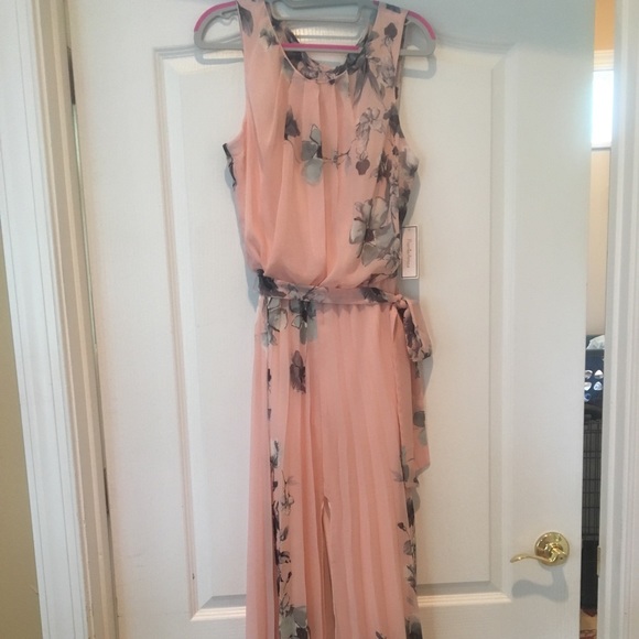 Dress - Picture 2 of 7